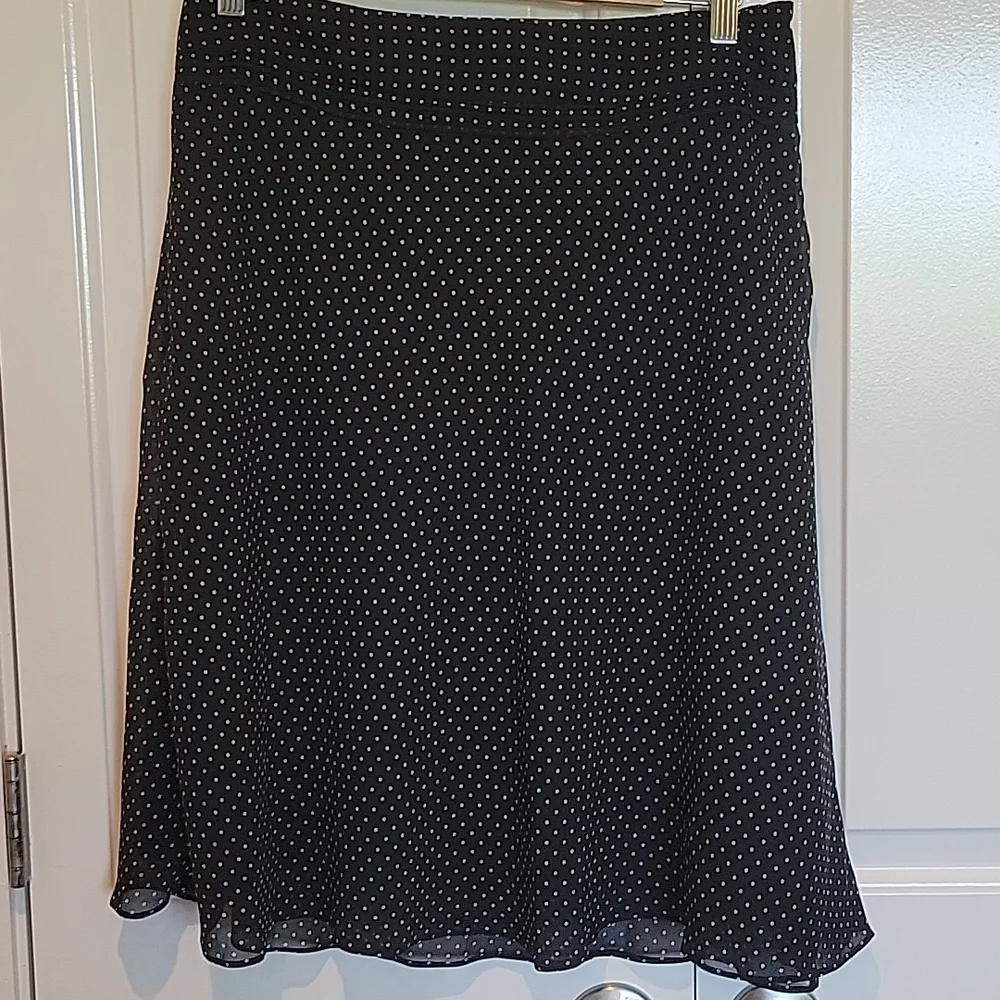 Black skirt - Picture 1 of 7